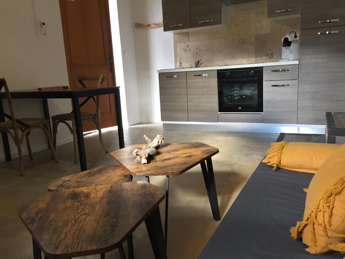 Вилла Domaine Chamarel Saint-Paulet-de-Caisson Экстерьер фото